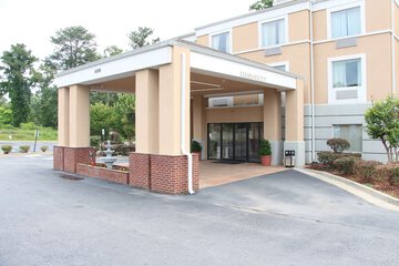 Jameson Inn & Suites Riverdale