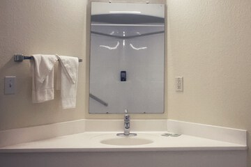 Bathroom sink