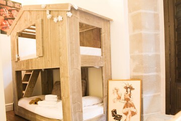 Children's theme room