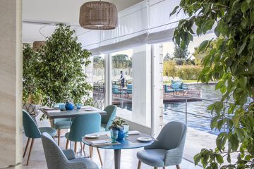 Poolside bar