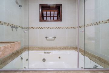 Private spa tub