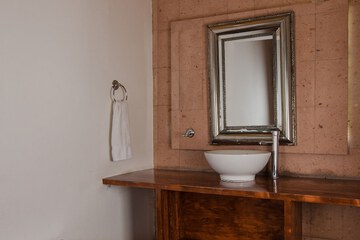 Bathroom sink