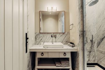 Bathroom shower