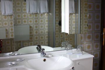 Bathroom sink