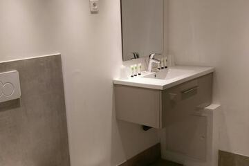 Bathroom sink