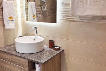 Bathroom sink