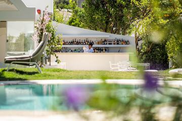 Poolside bar