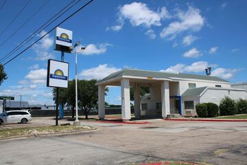 Days Inn by Wyndham Waco University Area
