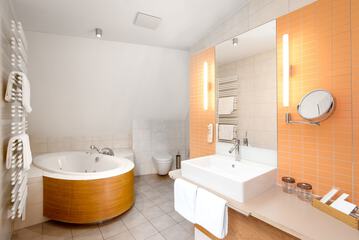 Jetted tub