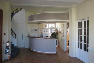 Check-in/check-out kiosk