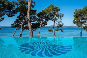 Infinity pool