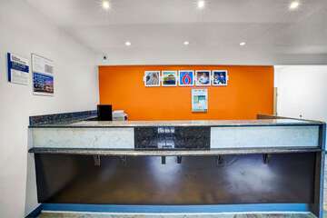 Motel La Vale Cumberland Lobby