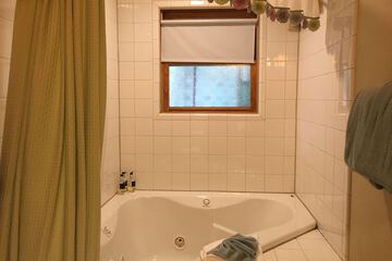 Jetted tub