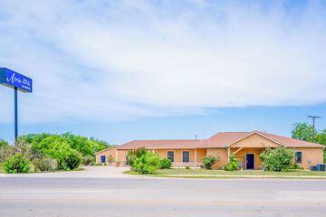 Atria Extended Stays by OYO Jourdanton, TX