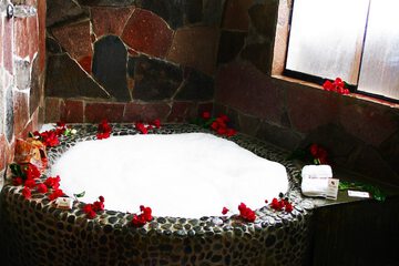 Deep soaking bathtub