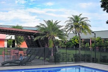 Exercise/lap pool
