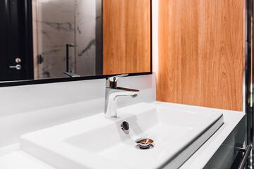 Bathroom sink