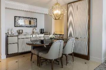 Deluxe Room with King Bed, Accessible, Bathtub