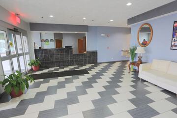 Business Center 44 of 46