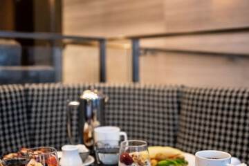 Breakfast/Coffee Service 90 of 103