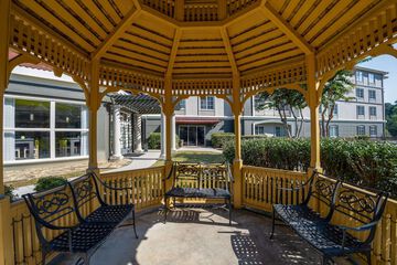 Hotel Exterior 39 of 40