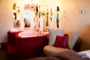 Deep soaking bathtub