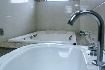 Jetted tub