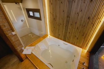 Jetted tub
