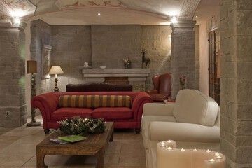 Lobby lounge