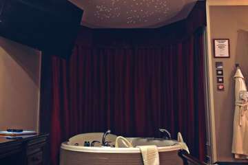 Private spa tub