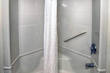 Deep Soaking Bathtub