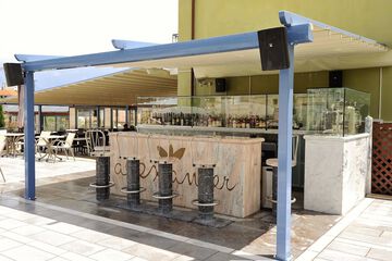 Poolside bar