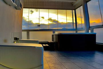 Indoor spa tub