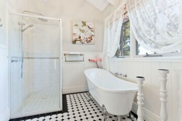 Deep Soaking Bathtub