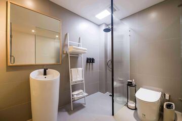 Bathroom shower