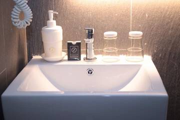 Bathroom amenities