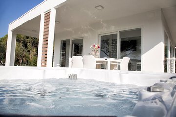 Private spa tub