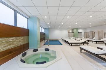 Indoor spa tub
