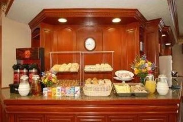 Rodeway Inn Carmel (Previously; Comfort Suites Carmel) 2