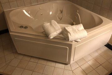 Private spa tub