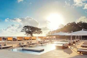 Indoor/outdoor pool