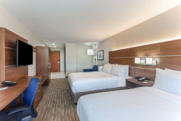 Room 10 of 32