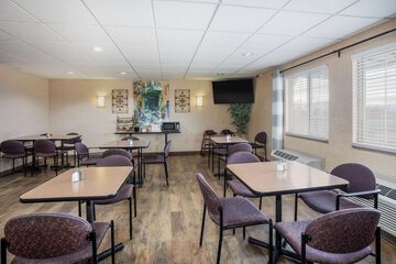 Travelodge by Wyndham Colorado Springs Airport / Peterson SFB