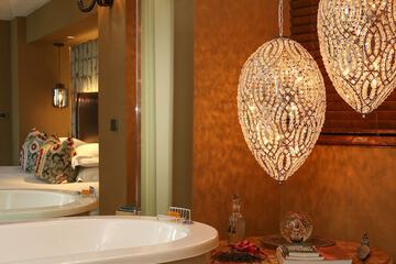 Deep soaking bathtub