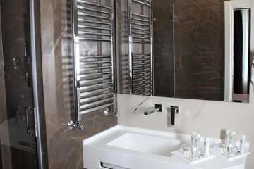Bathroom sink
