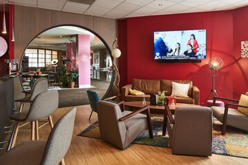 Lobby lounge