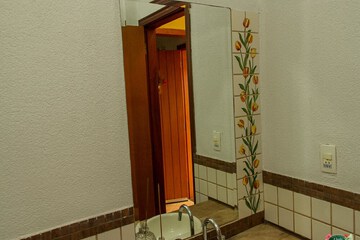 Bathroom sink