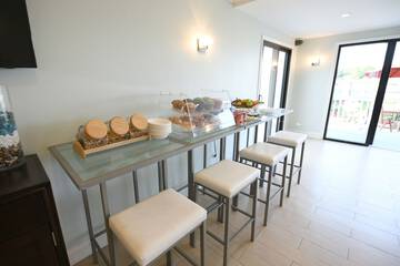 Breakfast area