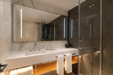 Bathroom shower