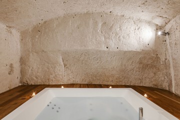 Jetted tub